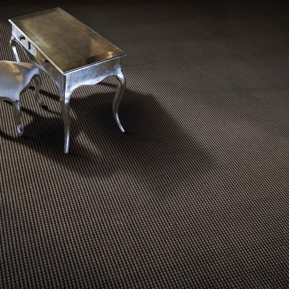 belakos tapijt met tafel en stoel